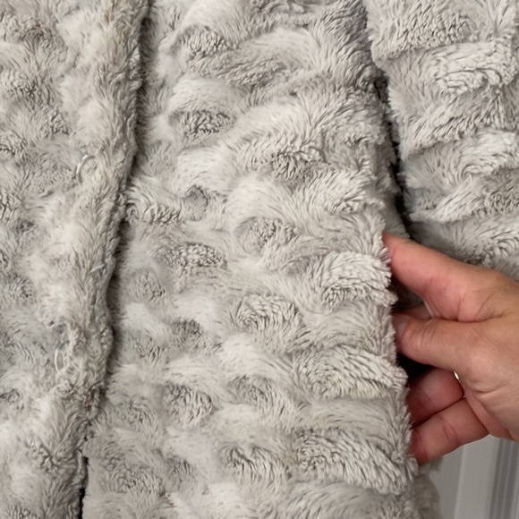 Faux fur coat - size 4 - Picture 2 of 7